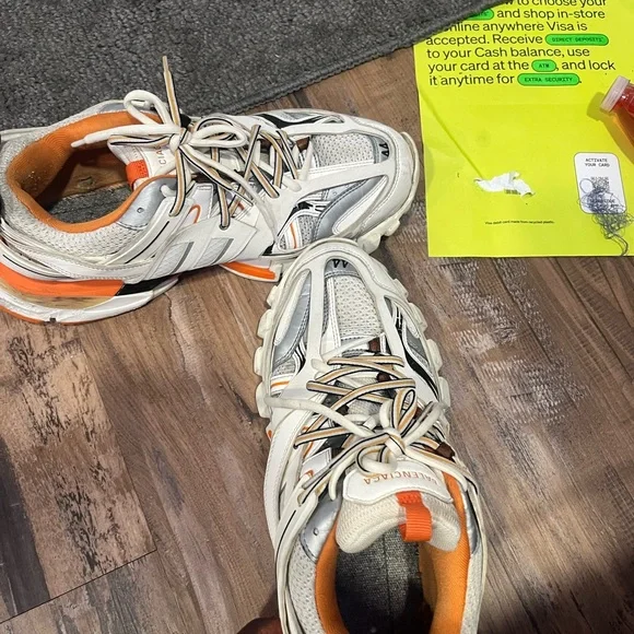 Balenciaga Dynamic White and Orange Sneakers - Picture 3 of 7